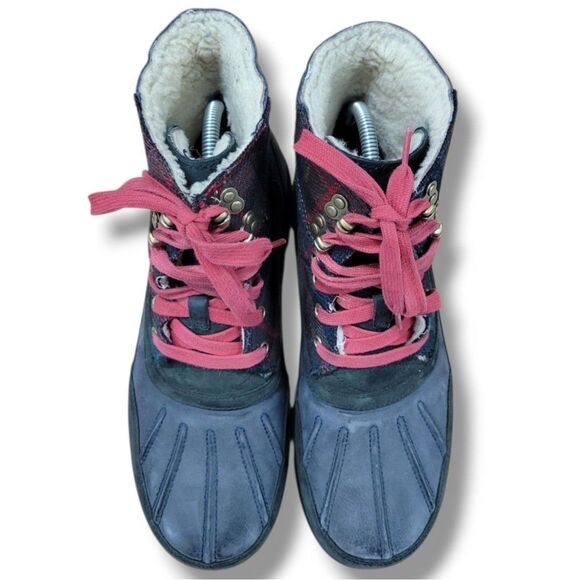 Cole Haan Shoes Size 8.5 Cole Haan Air Rhone Quilted Navy Plaid Waterproof Boots - Picture 5 of 12